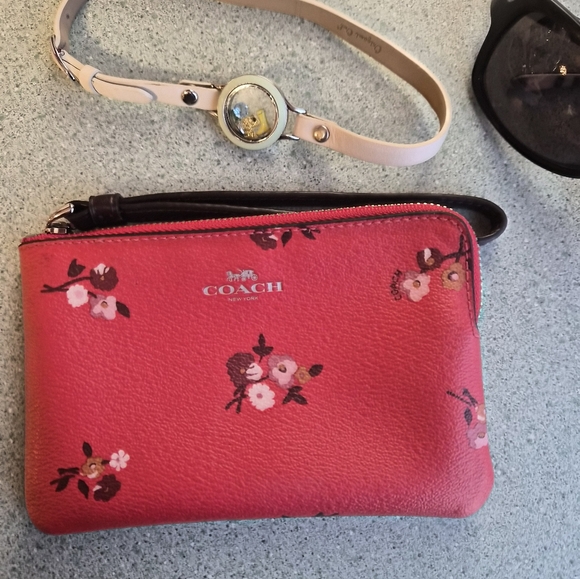 Coach - Picture 7 of 16